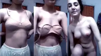 Pap Bugil Cantik Uting Merah Muda Video by BebasIndo