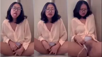 Nindy Ayu Pake Kacamata Omek Desah Video by PornTrex Nindy Ayu Pake Kacamata Omek Desah Video by PornTrex