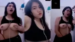 Bokep VCS Cewek Cantik Toket Gede Sange Video by BebasIndo