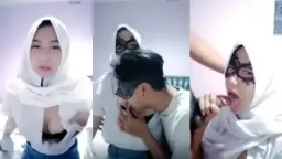 Jeslyn Cantik Jilbab SM4 Mulus Diewe Pacar LIVE Video by TubeV