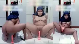 Tante Jilboobs MILF Colmek pake Dildo Video by Indo18 Tante Jilboobs MILF Colmek pake Dildo Video by Indo18